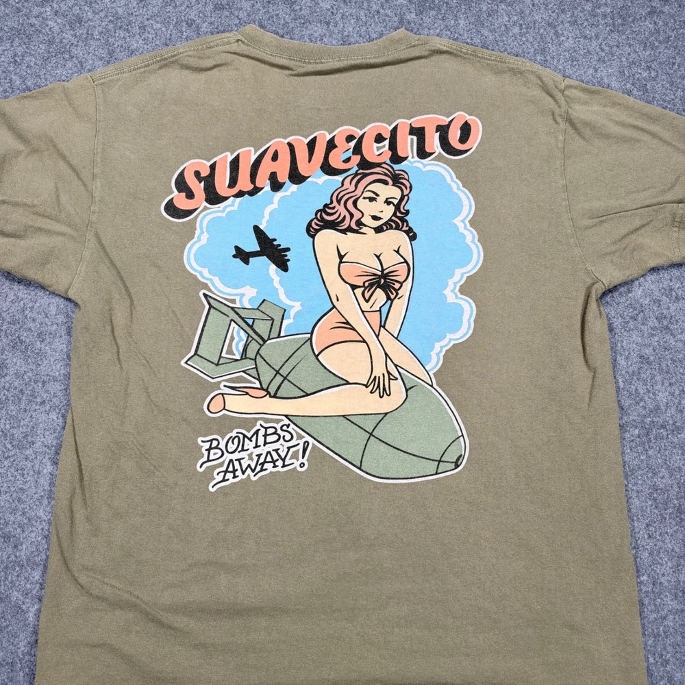 Suavecito Bombs Away Pinup Girl Graphic T-Shirt Mens Large Olive Green Cotton